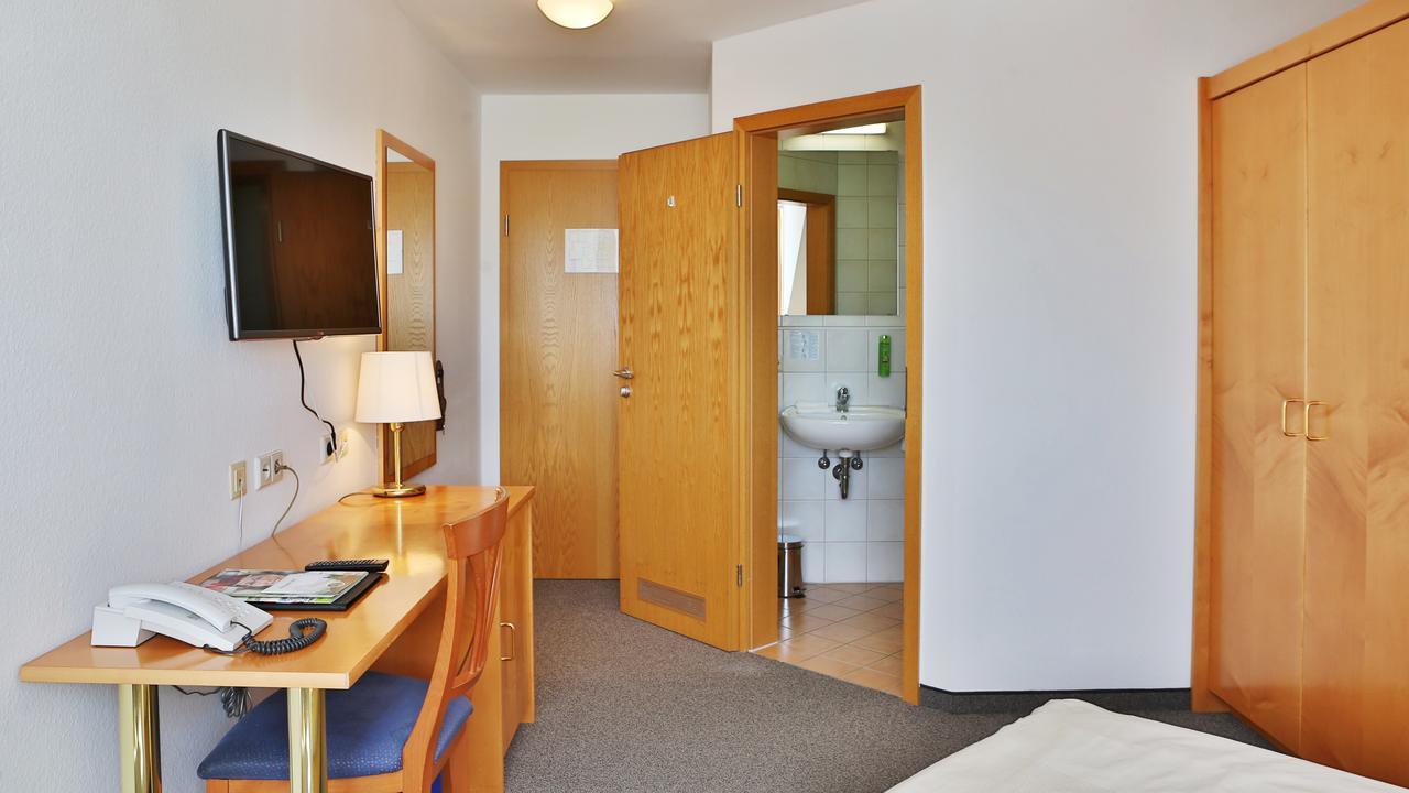 Hotel Alznauer Hof Gomaringen Exterior photo